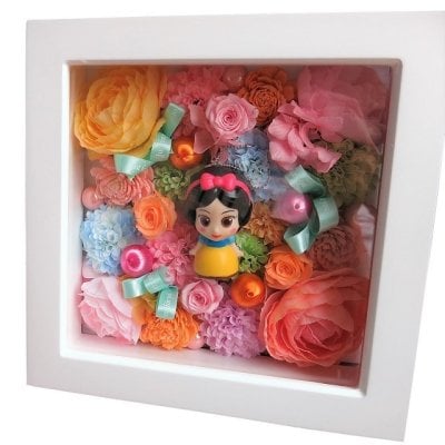 プロポーズ 彼女 花 ディズニー 白雪姫 プリザーブドフラワー入り 壁掛け カラフル仕上げ アートフラワー系も使用