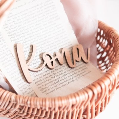 【送料無料】木製 レターバナー ＜お子様のお名前で＞ お名前オーダー プレート ウッドバナー 木製バナー 誕生日 飾り バースデー フォト ニューボーンフォト バースデー オリジナル ニューボーン 赤ちゃん 1ヶ月 写真 グッズ 寝相アート 月齢アート グッズ 撮影 背景 アイテム ベビー