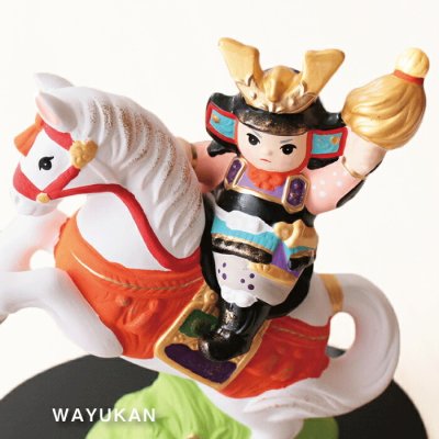 錦彩出陣大将（跳ね馬・大）五月人形 薬師窯  コンパクト おしゃれ マンション 端午 節句 かわいい おしゃれ 玄関  縁起 出産祝 誕生日 プレゼント 伝統工芸・陶器の和遊感