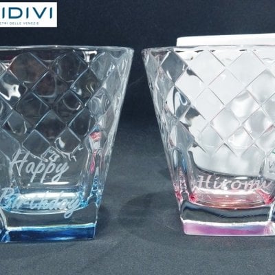 イタリア製 ヴィディヴィ社（VIDIVI) オリジナル名前入りペアーグラス 340mL ピンク・ブルー ご結婚のお祝いに 結婚記念日 披露宴にご夫婦で出席の方に お二人の名前を入れてプレゼント♪