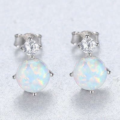 ピアス 両耳用 人工オパール シルバー925 ホワイト ブルー シルバー スタッド ラウンド 大粒 4本爪 メレ 上品 エレガント 大人 きれいめ ce0223