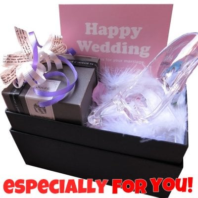 結婚祝い 友人 友達 シンデレラ ガラスの靴 入り 花 ダイヤモンド レインボーローズ入り 箱を開けてサプライズ 横長ボックス プリザーブドフラワー入り