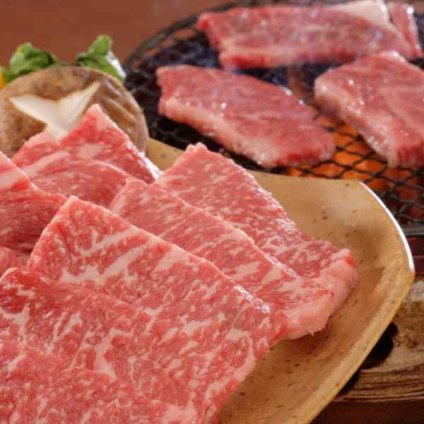 信州アルプス牛 焼肉 肩ロース 300g 長野県産 国産 ブランド牛 牛肉 焼き肉 お取り寄せ グルメ ギフト 贈り物 プレゼント 贈答 のし対応 御中元 御歳暮 高級 肉 冷凍 黒毛和牛の血統