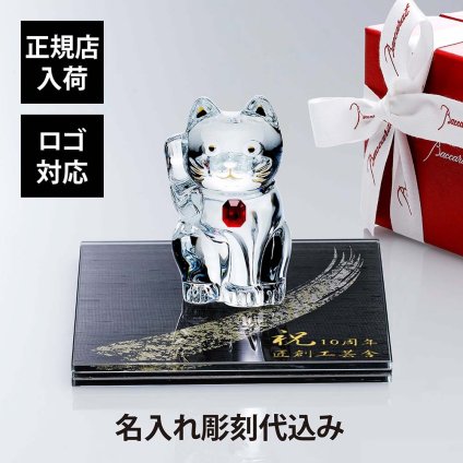 Baccarat バカラ まねき猫 レッド オクトゴン 10cm・ITOKO 伊と幸 シルクガラス 台座 黒染金彩墨描 15×15cm オリジナルセット 名入れ彫刻代込み 絹ガラス 名入れ ギフト 祝い プレゼント 誕生日 記念品 還暦 受賞 刻印 開店 周年 高級 インテリア オブジェ 置物 金運 縁起物 招き猫