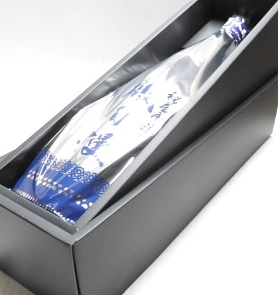【ギフト包装無料】磯自慢　純米吟醸 秘蔵寒造り　1800ml【ギフト化粧箱入り】【2025年8月～】