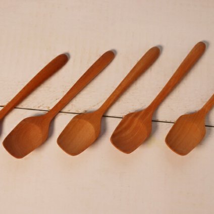 優しい木のぬくもりを食卓に・・・ 滑らかな感触 手触り 木製 WOOD'N アイスクリームスプーン ５本 セット 送料無料（ゆうパケット） コーヒースプーン ナチュラル 天然木 サオ材 カトラリー キッチン用品 おしゃれ 安全 プレゼントにも最適 ギフト 贈り物 お祝い