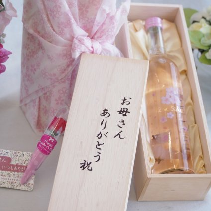 母の日ギフトお母さんありがとう木箱セット(白百合醸造ロゼサクラ果実酒 桜の花２つ入 やや甘口Alc.6%(山梨県)500ml)母の日カード お母さんありがとうカーネイション