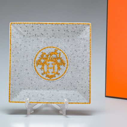 エルメス 食器 HERMES モザイク ヴァンキャトル 026043P 15cm プチカレ スクエアプレート No.3 洋食器 26043P 誕生日 還暦祝い 結婚祝い 結婚式 バレンタイン 高級 父の日 母の日【スペシャルラッピング660円(別売り)】 即日発送 成人祝い