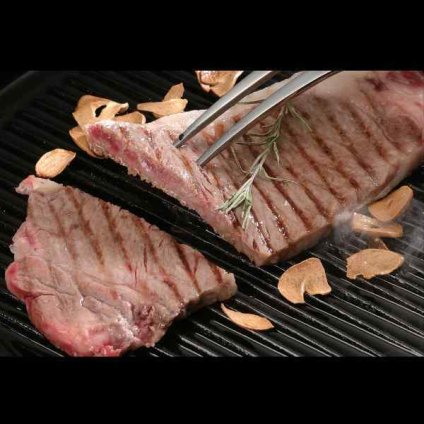 赤城山麓牛 肩ロース ステーキ 200g 3枚 計600g 牛肉 ステーキ肉 群馬県産 ブランド牛 黒毛和種 交雑種 冷凍 旨味 高級 ギフト 贈答 のし対応 お中元 お歳暮 内祝い 御祝 お取り寄せ グルメ お祝い プレゼント