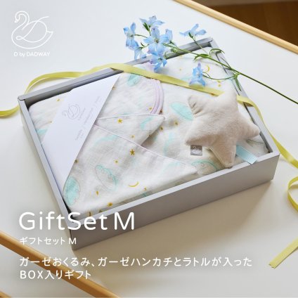出産祝い D by DADWAY ディーバイダッドウェイ ガーゼおくるみ スワドル ギフトセット M スワンレイク ラベンダー ガーゼハンカチ スターラトル ガラガラ 星 日本製 ダブルガーゼ 117cm 新生児 0歳 赤ちゃん ファーストトイ 男の子 女の子 ベビーシャワー 出産内祝い ギフト