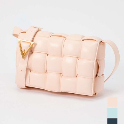 ボッテガヴェネタ BOTTEGA VENETA 591970 VCQR1 ショルダーバッグ レディース バッグ クロスボディ 斜め掛け カジュアル パテッド カセット プレゼント ギフト 本革 鞄 PADDED CASSETTE SHOLDER BAG ディープブルー アジュール ピンク
