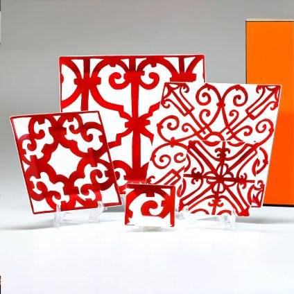 エルメス 食器 HERMES ガダルキヴィール レッド スクエアプレート 5枚セット プチカレ No.1 No.2 No.3 No.4 No.5 011815p 大皿 中皿 小皿 洋食器 11815P 【スペシャルラッピング1100円(別売り)】 誕生日 お中元 還暦祝い 結婚祝い 結婚式 バレンタイン 高級 ホワイトデー 父の日 母の日 即日発送