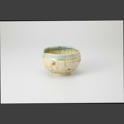 ヒワ錆点 片口抹茶碗 陶器 美濃焼 やきものの里から、暮らしを贈ります。　ギフト 食器 セット テーブルウェア