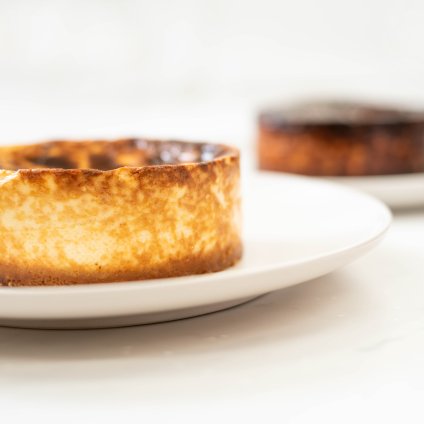 香濃【チーズケーキ】と藍熟【ゴルゴンゾーラチーズケーキ】の食べ比べセット≪セットご購入で500円お得！さらに送料無料！【お取り寄せスイーツ】【お取り寄せチーズケーキ】【なめらかチーズケーキ】【贈り物スイーツ】【贈り物チーズケーキ】 【母の日・ 父の日 】【敬老の日 】【お礼 】【お祝い】【内祝い】【 お誕生日 】【お中元・ お歳暮】【グルメプレゼント】