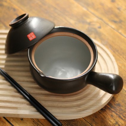 日常茶飯器 茶碗付き 行平鍋 620ml 黒マット[雪平鍋 土鍋 一人用 日本製 萬古焼 万古焼 ガス対応 ガス 直火 専用 1人用 おしゃれ 和風 ミニ 取っ手付き 持ち手付き 茶碗 お茶碗 蓋 鍋 茶碗セット 和食 鍋料理 お粥 雑炊 一人分] 即納