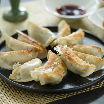 宇都宮餃子 さつき 4種 味わいセット 60個 15個×4箱 栃木県産 とちぎ夢ポーク ゆめかおり もちもち 皮 ギョーザ ぎょーざ 冷凍 詰め合わせ お取り寄せ グルメ ギフト 贈り物 プレゼント お歳暮 お中元 お祝い