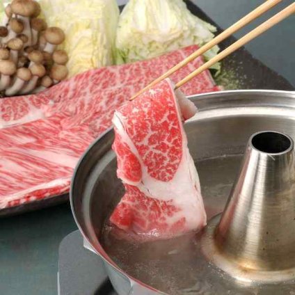 信州アルプス牛 すき焼き しゃぶしゃぶ 牛肉 肩ロース 600g 国産 ブランド牛 長野県産 黒毛和牛血統 お取り寄せ グルメ ギフト 贈り物 贈答 プレゼント お中元 お歳暮 内祝い 御祝 高級 御礼