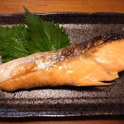 三協水産 北海道 日高沖 船上活〆 サクラマス 半身 甘塩仕立て 真空パック 上品な味わい 冷凍 鮭