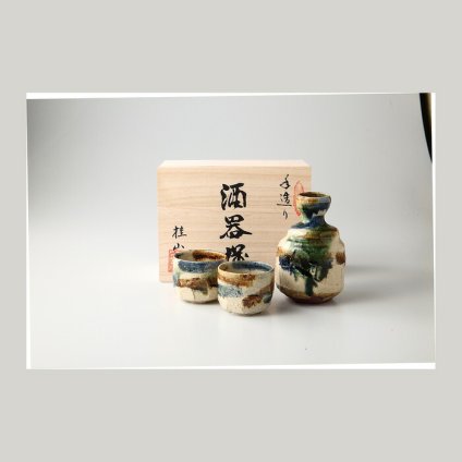 桂山作 手造り民藝織部酒器揃 陶器 美濃焼 やきものの里から、暮らしを贈ります。　ギフト 食器 セット テーブルウェア