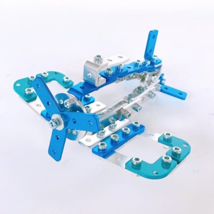 高級感溢れる重厚なブロック。「ザオーブロック　ミニプロペラ機 Z-002　赤or青」SDGs サステナブル ブロック おもちゃ 金属 工場 スクラップ アルミ スチームパンク ボルト 部品 アナログ 知育玩具 誕生日 子供 大人 クリスマス プレゼント インテリア