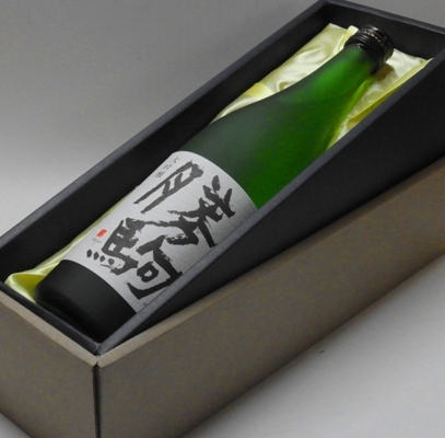 【ギフト包装無料】【超幻の銘酒】勝駒　大吟醸　720ml【豪華布張り化粧箱入り】【清都酒造】【2026年5月～詰】