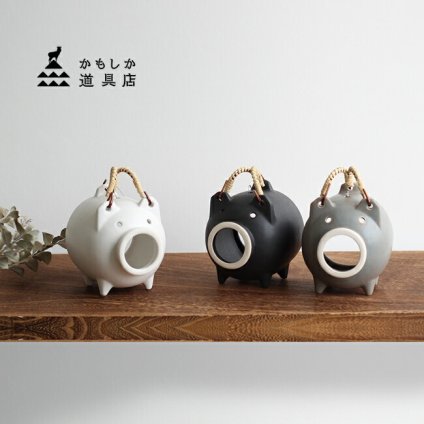 かもしか道具店 萬古焼 蚊やりブタ こぶり[万古焼 蚊遣り 蚊やり 蚊遣 日本製 和風 蚊取り線香 蚊遣り豚 陶器 置物 インテリア かわいい 蚊取り線香入れ 蚊取り線香ホルダー かとり線香 蚊取線香] 即納