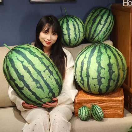 スイカ ぬいぐるみ かわいい フルーツクッション 抱き枕 癒しグッズ インテリア リアル 果物デザイン 柔らかい 子供部屋 リビング 寝室 プレゼント
