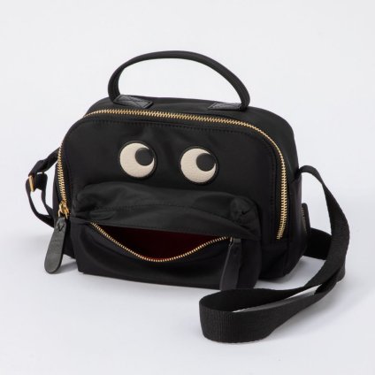 アニヤ ハインドマーチ ANYA HINDMARCH 5050925 152969 ショルダーバッグ Crossbody Pouch Eyes in Recycled Nylon レディース バッグ クロスボディ ポーチ アイズ ナイロン 斜め掛け プレゼント 肩掛け 誕生日 ギフト 鞄 旅行 ブラック
