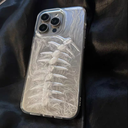 iPhone ケース スマホケース 魚骨 フィッシュボーン 骨 骨格 ボーン 立体 メタリック シルバー ブラック 黒 個性的 V系 ヴィジュアル系 ゴシック ゴスロリ ダーク 暗黒系 病み系 パンク ロック サブカル ストリート おしゃれ かっこいい iPhone17 iPhone16 iPhone15 14