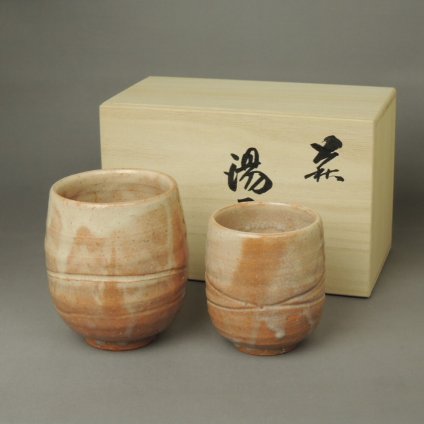 【萩焼 化粧夫婦湯呑み(木箱入り）】【ペア湯呑み】萩焼 食器 父の日 母の日 敬老の日 還暦祝い 古希祝い 喜寿祝い 誕生日 プレゼント ギフト 送料無料