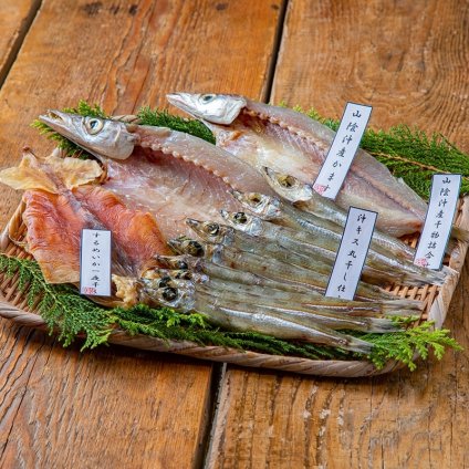 山陰近海干物詰合せ  ／魚介類・水産加工品 食品 結婚祝い プレゼント ギフト 結婚内祝い 出産祝い 出産内祝い 送料無料 送料無料 取り寄せ グルメ 産地直送 センター スイーツ お菓子 高級 ご飯 食品 飲料 おかず つまみ おやつ