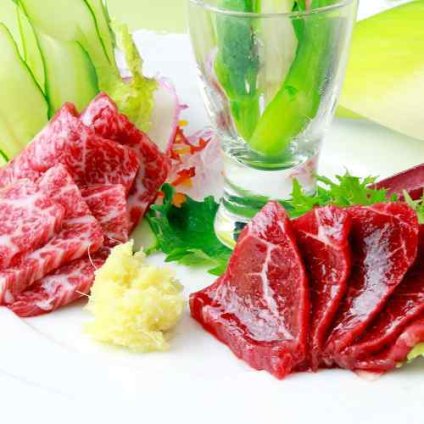 熊本 千興ファーム 鮮馬刺し 霜降 ロース スライス 馬肉 個食 阿蘇の伏流水 独自飼料 旨味 簡単 スライス済み お取り寄せ ギフト