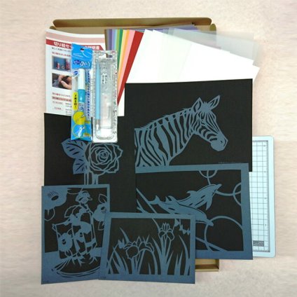 切り絵スターターキット[初心者にも手軽に体験できる切り絵セット 切り絵作家の絵柄で本格アート体験 手作りキット 脳トレにもなる工作キット] 即納