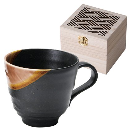 釉彩 マグ(木箱入) 赤  ／マグカップ・ティーカップ コーヒー・お茶用品 キッチン用品 お中元 御中元 ギフト 暑中 残暑 お盆 初盆 新盆 お供 御供 ギフト 2026 送料無料 ギフト プレゼント プチギフト 内祝い 快気祝い 出産祝い 結婚祝い 引出物 新築祝い お返し