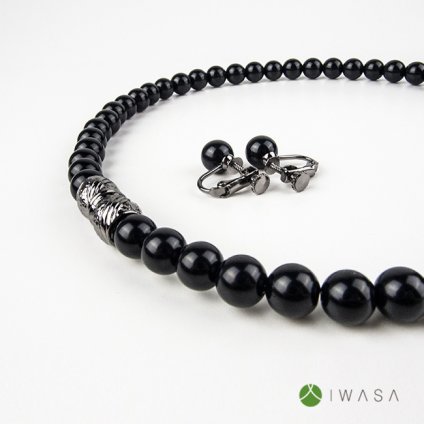 IWASA 天然ジェット ネックレス＆イヤリング／ピアス 2点セット 2074[岩佐 ジェット マグネット ネックレス 葬式 葬儀 法事 弔事 フォーマル ジュエリー セット 冠婚葬祭 アクセサリー モーニングジュエリー]