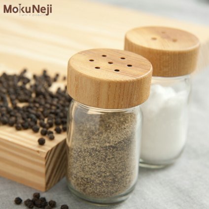 MokuNeji スパイスボトル[木製のふたとガラス製のボトルの調味料入れ ソルトやペッパーの容器 調味料の保存容器 おしゃれなコショウ入れ・塩入れ 卓上におすすめのキッチングッズ]