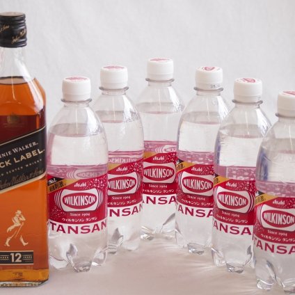 家飲みを、バーカウンターへ ハイボールウイスキー7本セット(ウィルキンソン炭酸 ジョニーウォーカー ブラックラベル40度(スコットランド)) 500ml×6本 700ml×1本