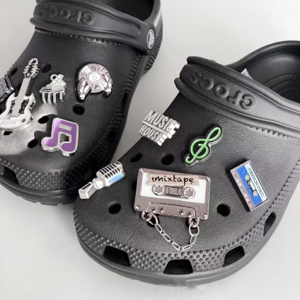 音楽モチーフ シューズチャーム 10個セット 靴アクセサリー シューズアクセサリー サンダル 飾り デコレーション ギター カセットテープ 音符 マイク レトロ おしゃれ