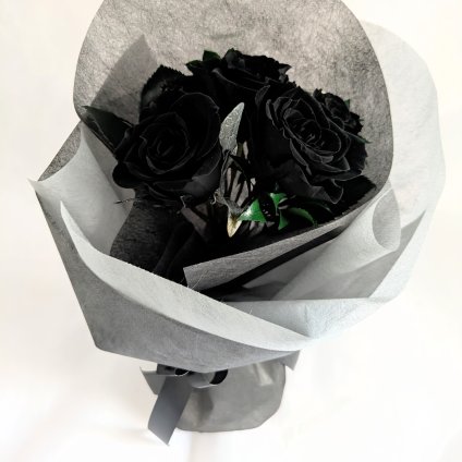 プリザーブドフラワー黒薔薇花束5輪／黒薔薇魔法発動中