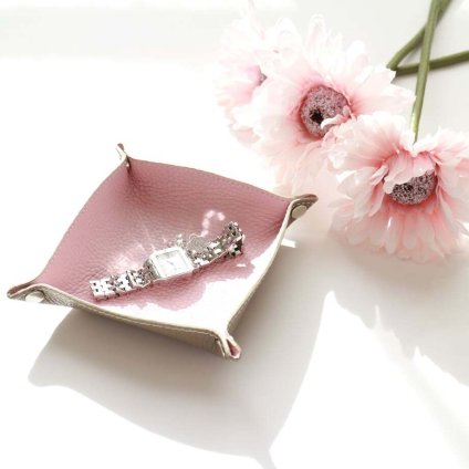 【ジュエリートレー】父の日 母の日 誕生日 名入れ ギフト プレゼント クリスマス 日本製 ホワイトデー バレンタイン 結婚記念日 記念日 結婚祝い 就職祝い 入学祝い 卒業祝い 退職祝い 還暦祝い 出産祝い お返し お礼 お祝い 御祝い 新生活 成人祝い 昇進祝い 送別会 贈り物 女性 男性 彼女 妻 送料無料 友達 20代 30代 40代 50代 彼氏 人気 おしゃれ 本革 ポーチ