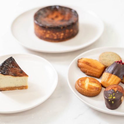 藍熟【ゴルゴンゾーラチーズケーキ】と【幸せ】の焼き菓子ギフト詰め合わせセット≪セットご購入で500円お得！さらに送料無料！　【お取り寄せチーズケーキ】【なめらかなチーズケーキ】 【母の日】【 父の日 】【敬老の日】【お礼 】【お祝い 】【内祝い 】【お誕生日 】【お中元・ お歳暮】【 グルメプレゼント】