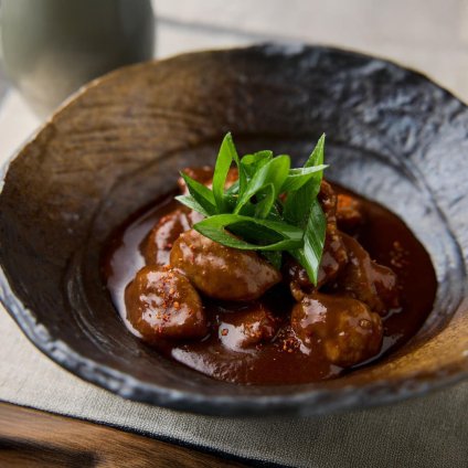 だるまミート 特選 国産牛モツ 八丁味噌煮込み ギフト 4食入 牛もつ煮 どて煮 おかず おつまみ 温めるだけ レンチン