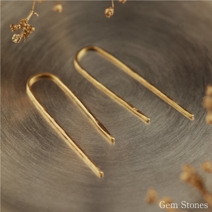 K18/キャッチのいらない槌目Uラインピアス｜片耳販売 ロングラインのフックピアス 上品で華奢 重ね付け 小さなピアス １８金 シンプル レディース   18K ピアス プレゼント 記念日 誕生日 ウェーブ pi18
