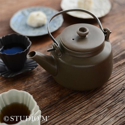 studio m’ スタジオエム スリランカ 大[スタジオm 陶器 ティーポット おしゃれ かわいい 急須 きゅうす 日本製 お茶入れ シンプル 大きいサイズ 大きめ 和 モダン 紅茶ポット 茶器 耐熱 紅茶 中国茶 日本茶] 即納