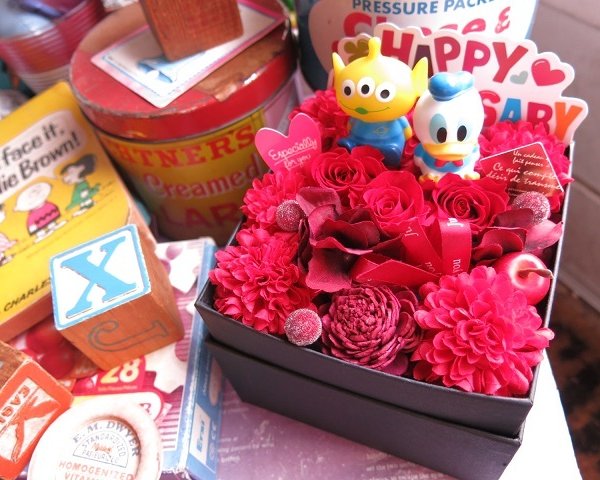 誕生日プレゼント ディズニー 花 ミッキー ミニーetc入り 花束風 箱を