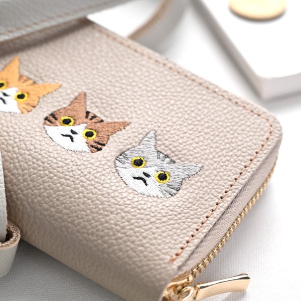 お札が折れない コンパクトウォレット 【3匹の猫】 刺繍 本革