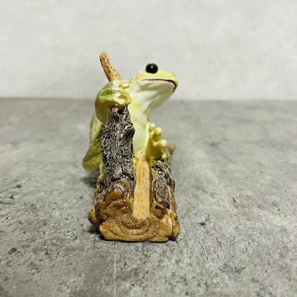 銅置物⑅カエル(名刺立て)⑅インドネシア 置物 カエル かわいい 名刺立て 蛙 縁起物 風水 woobia ウービア