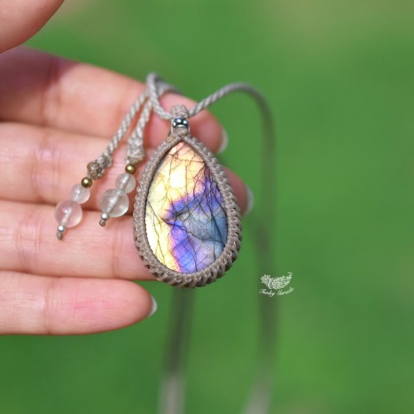 天然石】【ハンドメイド】黄金と紫！☆パープルラブラドライト