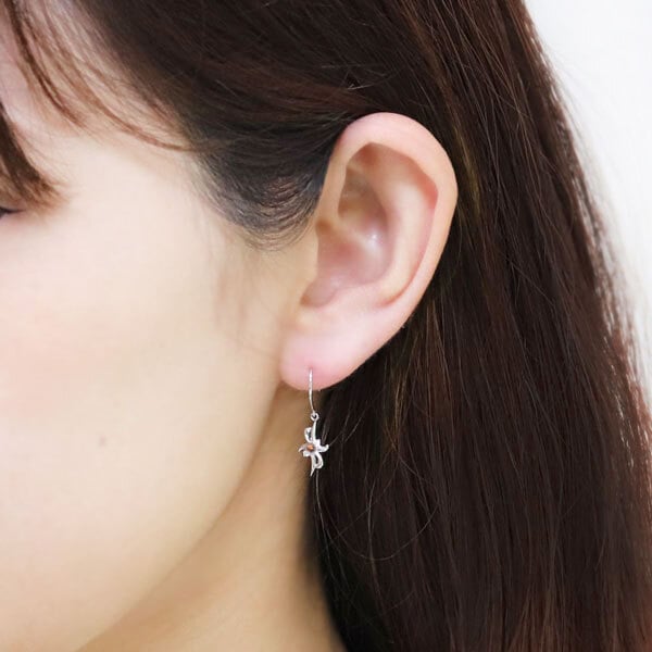 ピアス・フック・ガーネット・クロスモチーフ・レディースピアス・18金 