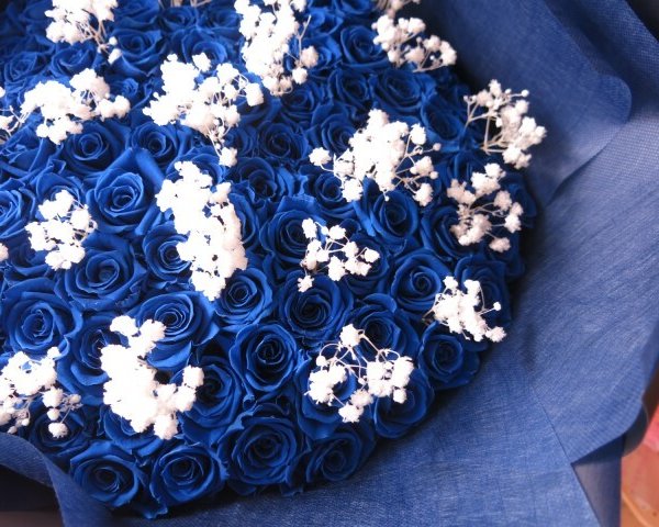 青バラ 花束 100本 カスミ草 枯れない プリザーブドフラワー使用